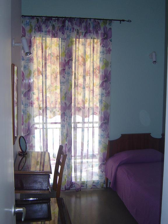 Nana Hotel Kamena Vourla Habitación foto